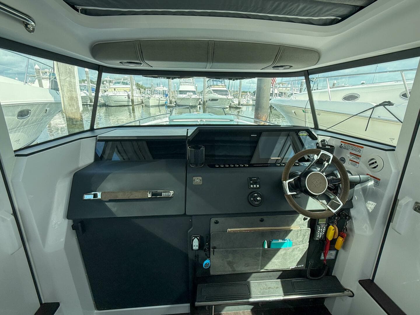 2023 Axopar 37 XC AFT CABIN