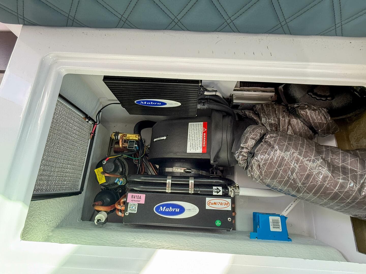 2023 Axopar 37 XC AFT CABIN