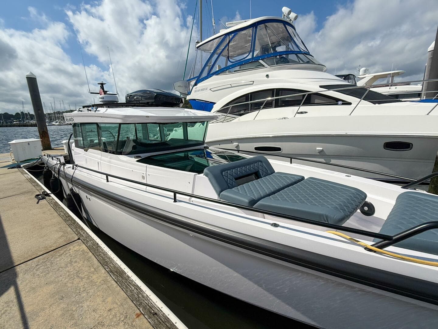 2023 Axopar 37 XC AFT CABIN