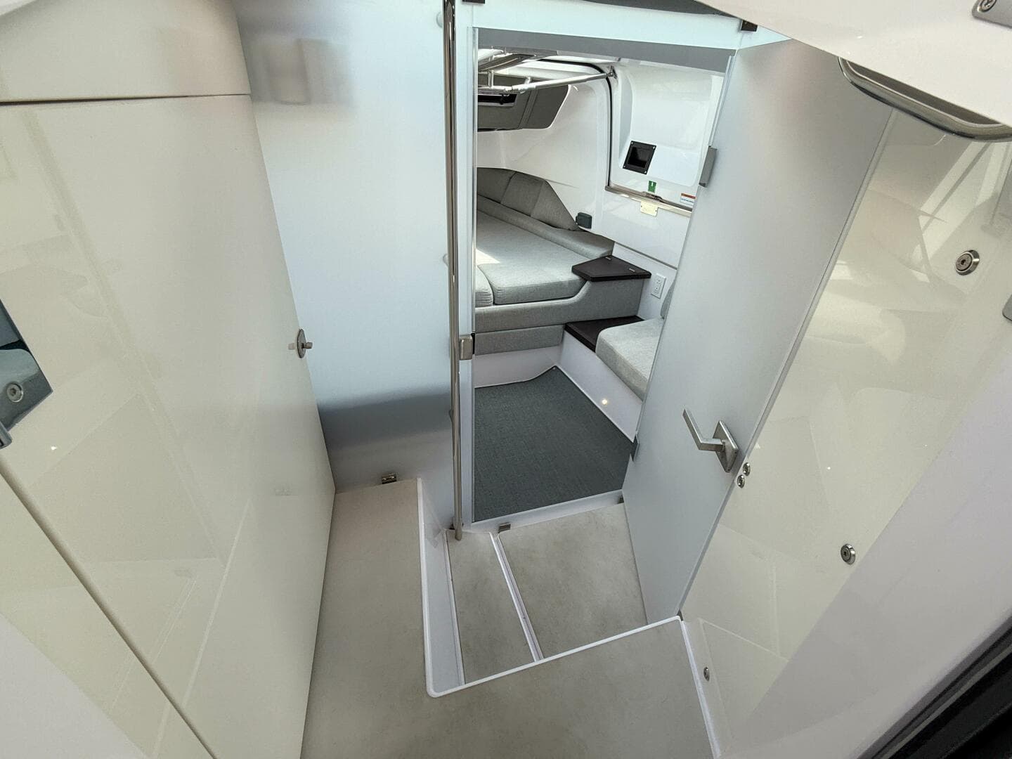2023 Axopar 37 XC AFT CABIN