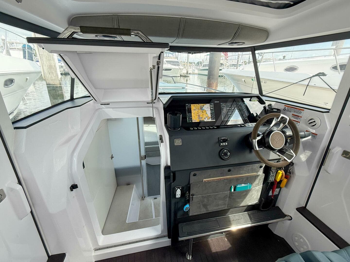 2023 Axopar 37 XC AFT CABIN