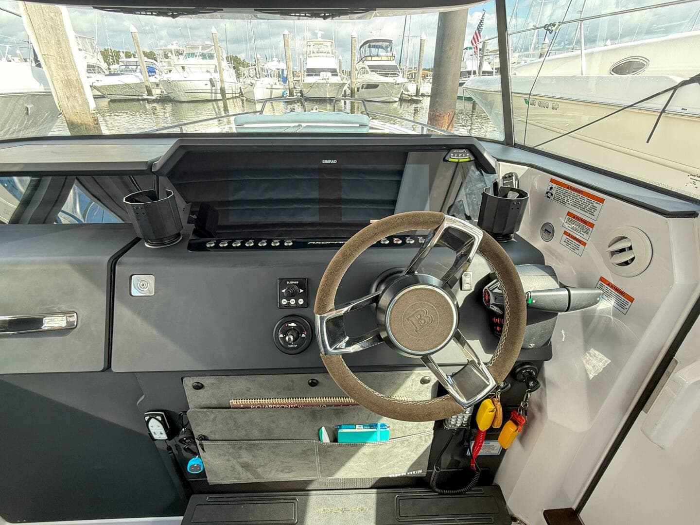 2023 Axopar 37 XC AFT CABIN