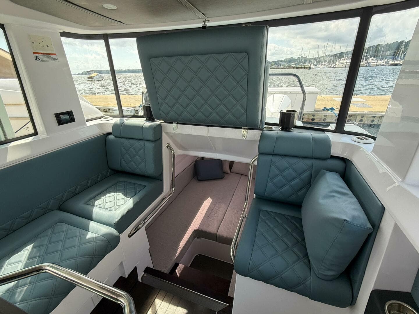 2023 Axopar 37 XC AFT CABIN