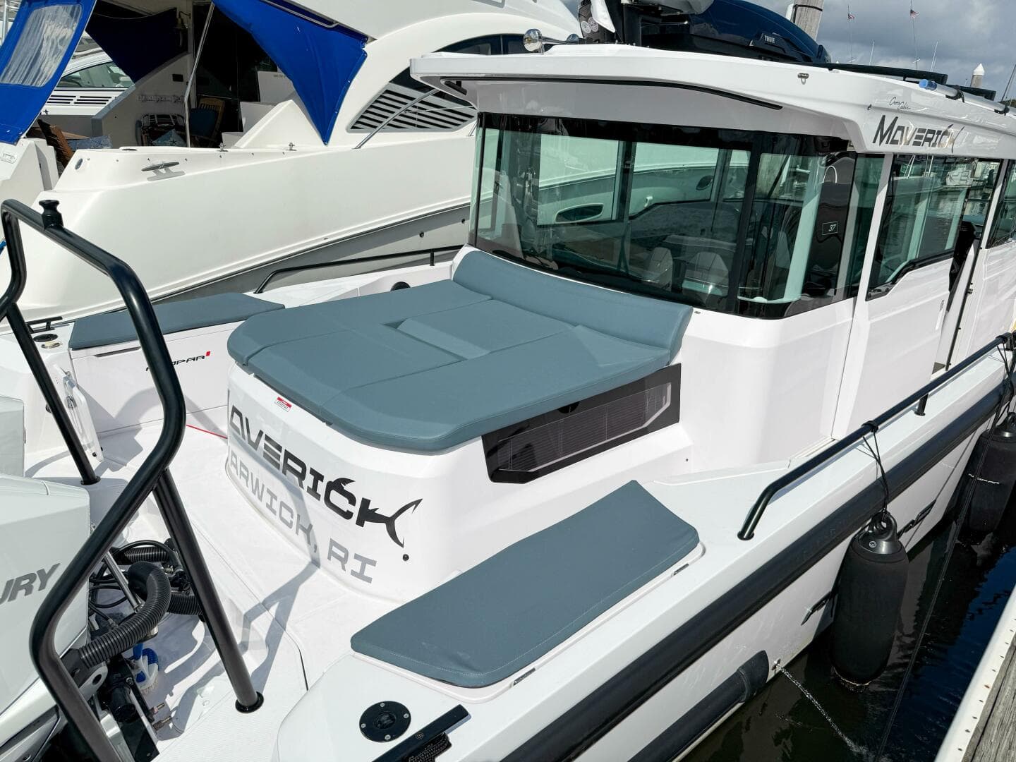 2023 Axopar 37 XC AFT CABIN