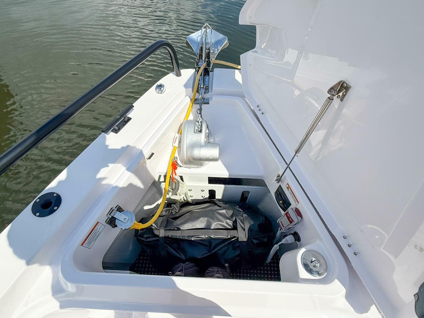 2023 Axopar 37 XC AFT CABIN