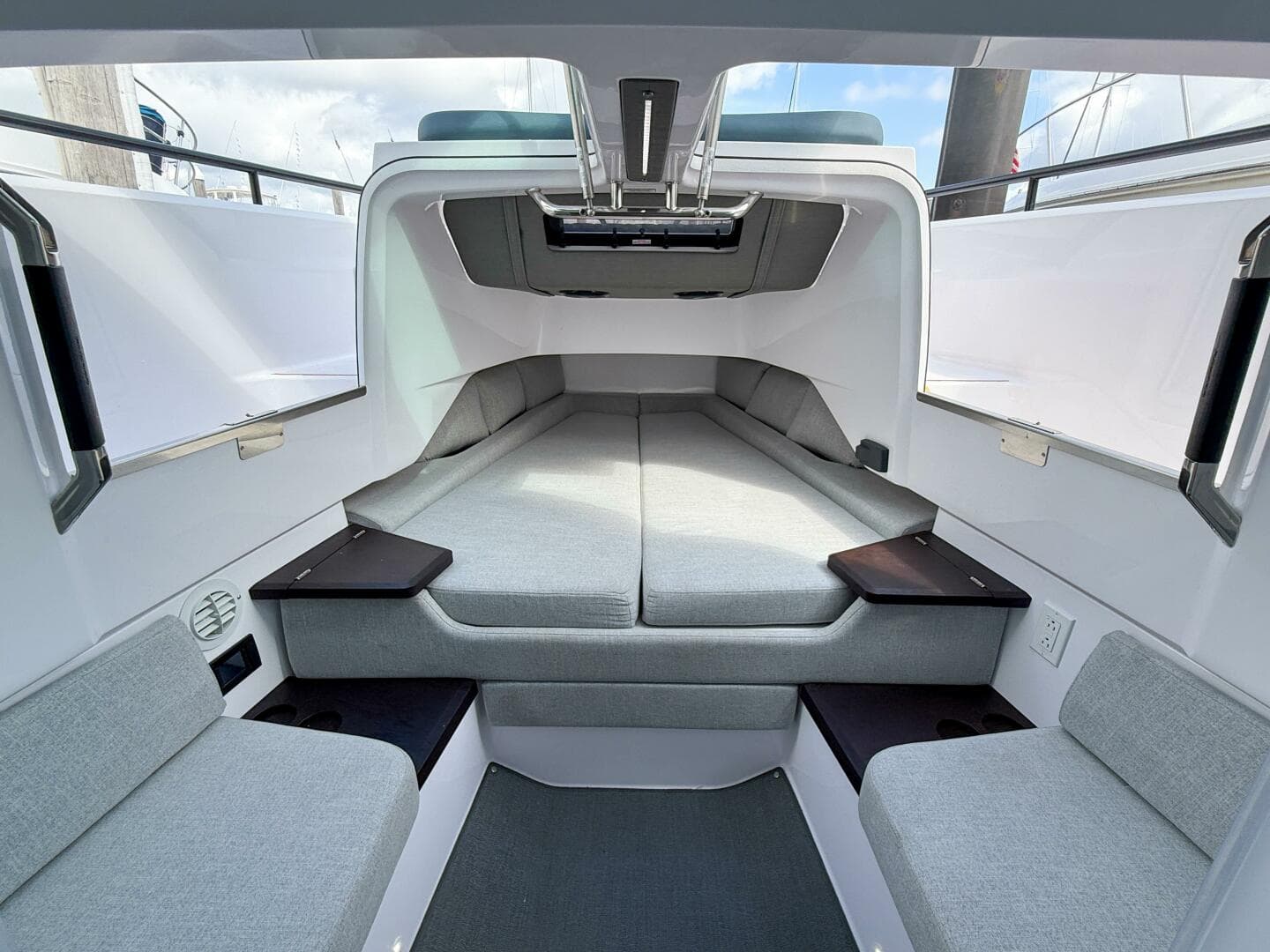 2023 Axopar 37 XC AFT CABIN