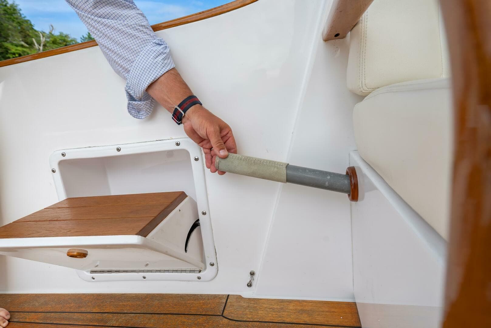 Cockpit Detail Boarding Post