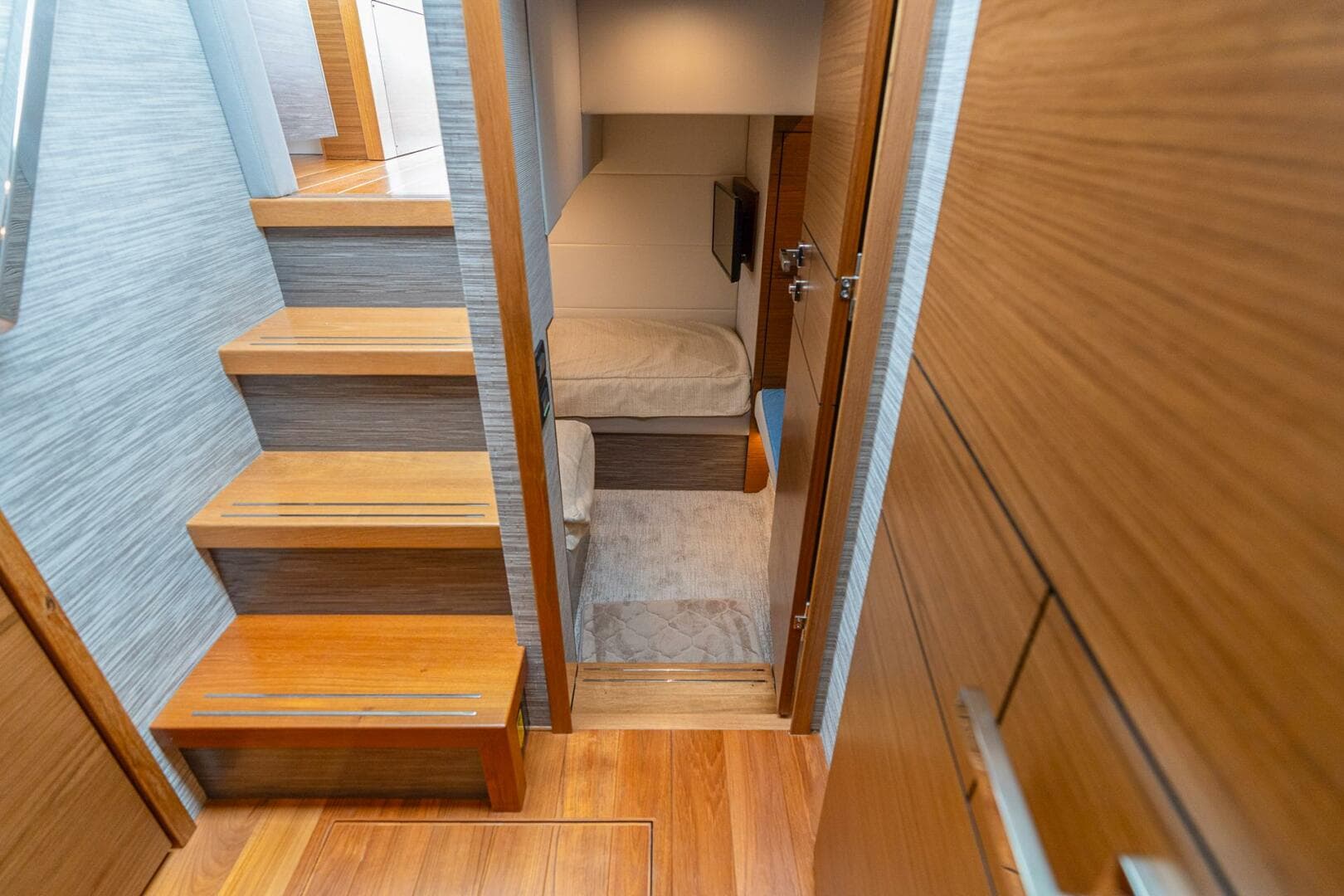 2021 Tiara Yachts 4400 Flybridge