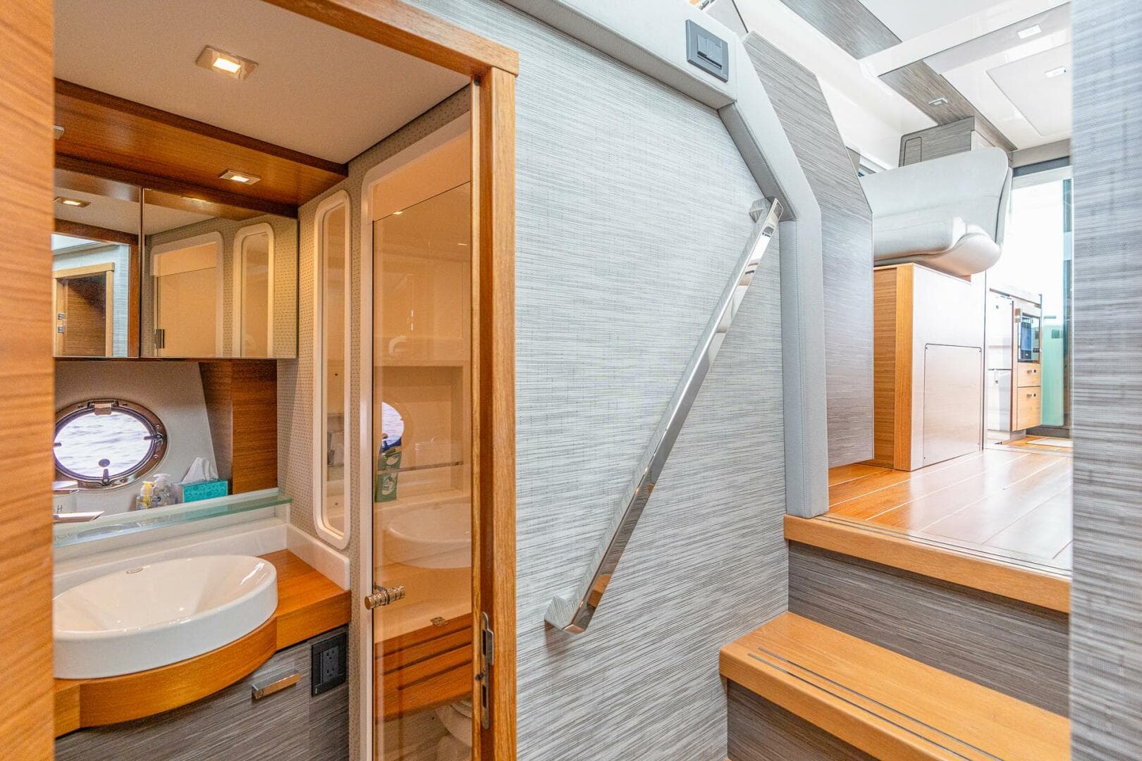 2021 Tiara Yachts 4400 Flybridge