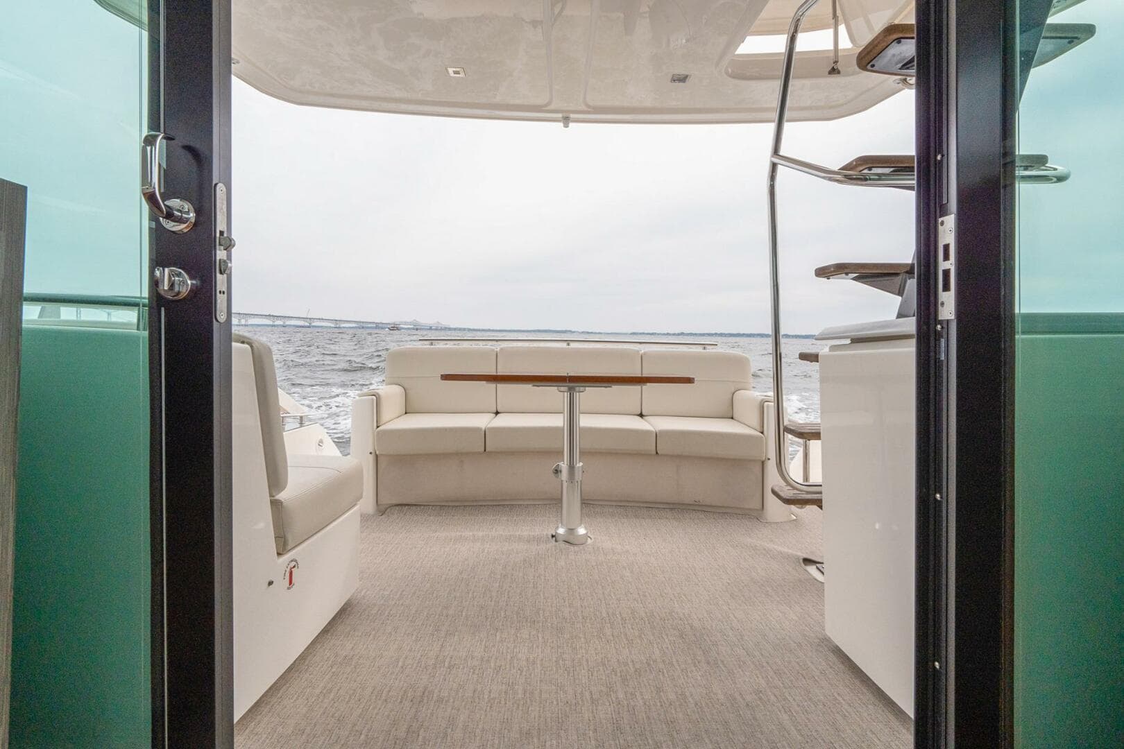 2021 Tiara Yachts 4400 Flybridge