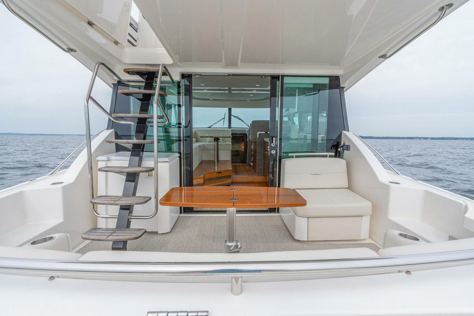 2021 Tiara Yachts 4400 Flybridge