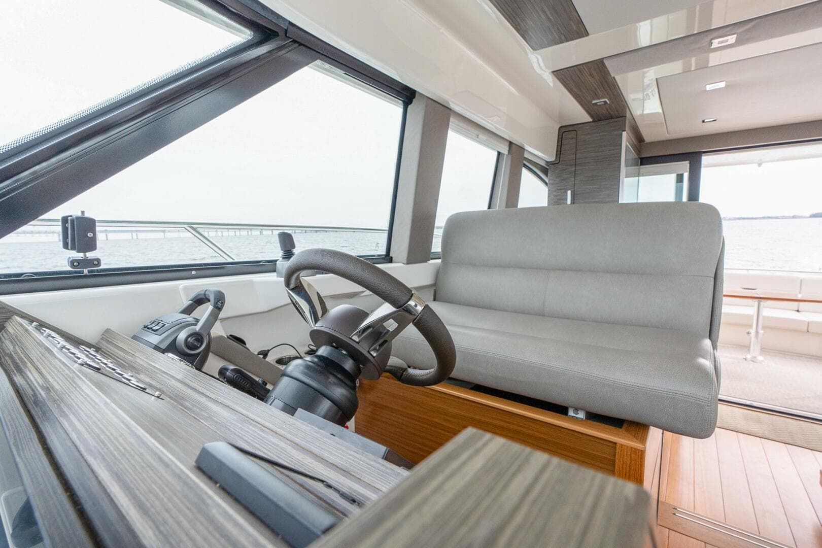 2021 Tiara Yachts 4400 Flybridge