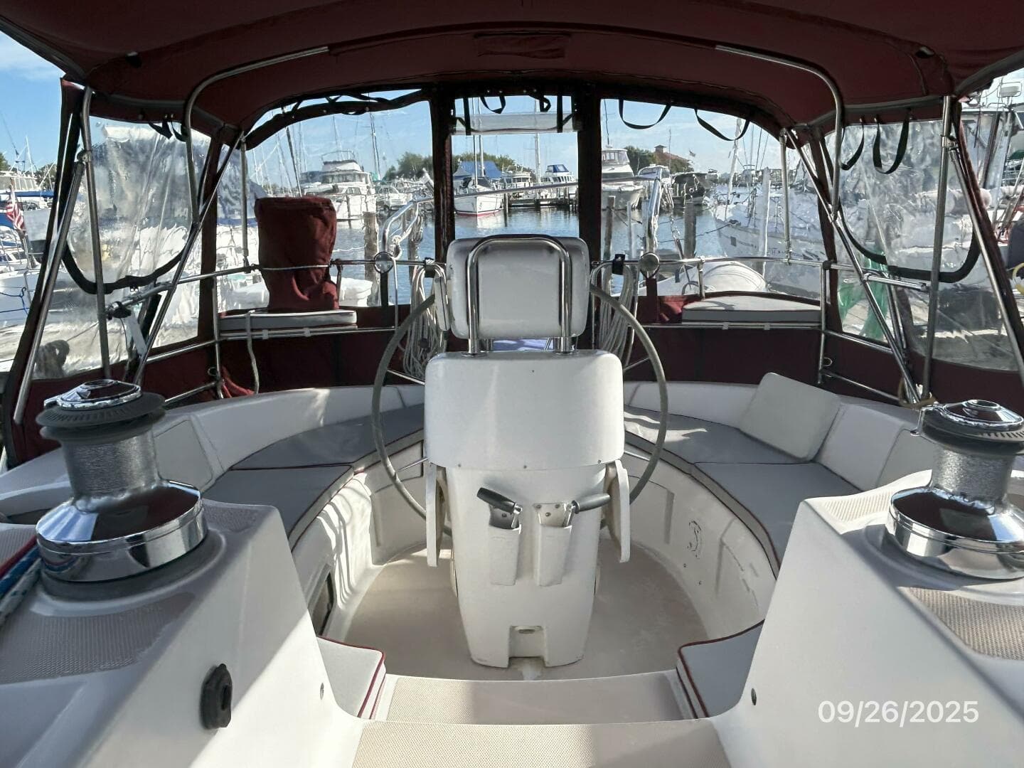37' Hunter cockpit aft