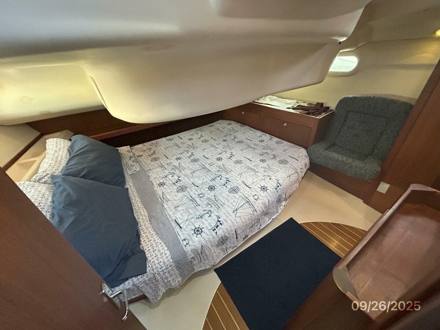 37' Hunter master stateroom2