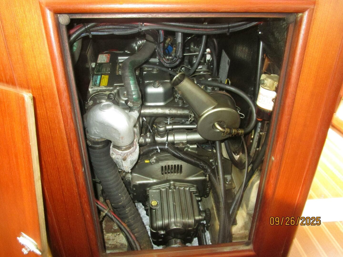 37' Hunter auxiliary access2