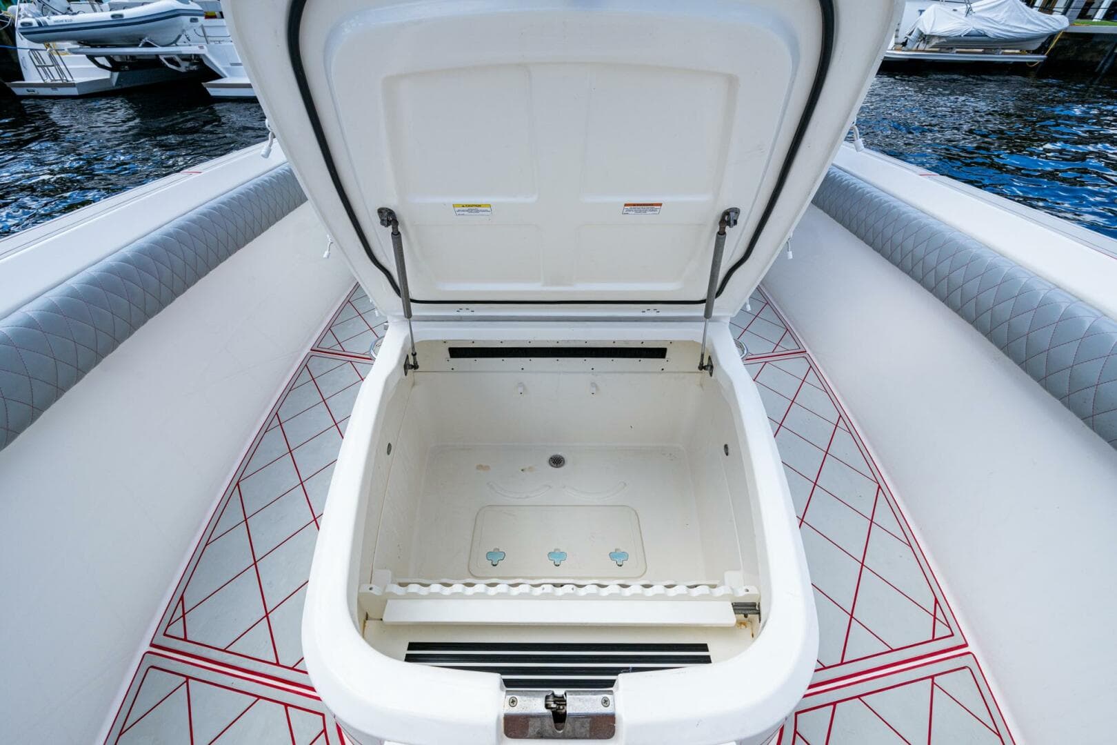 2018 Boston Whaler 330 Outrage