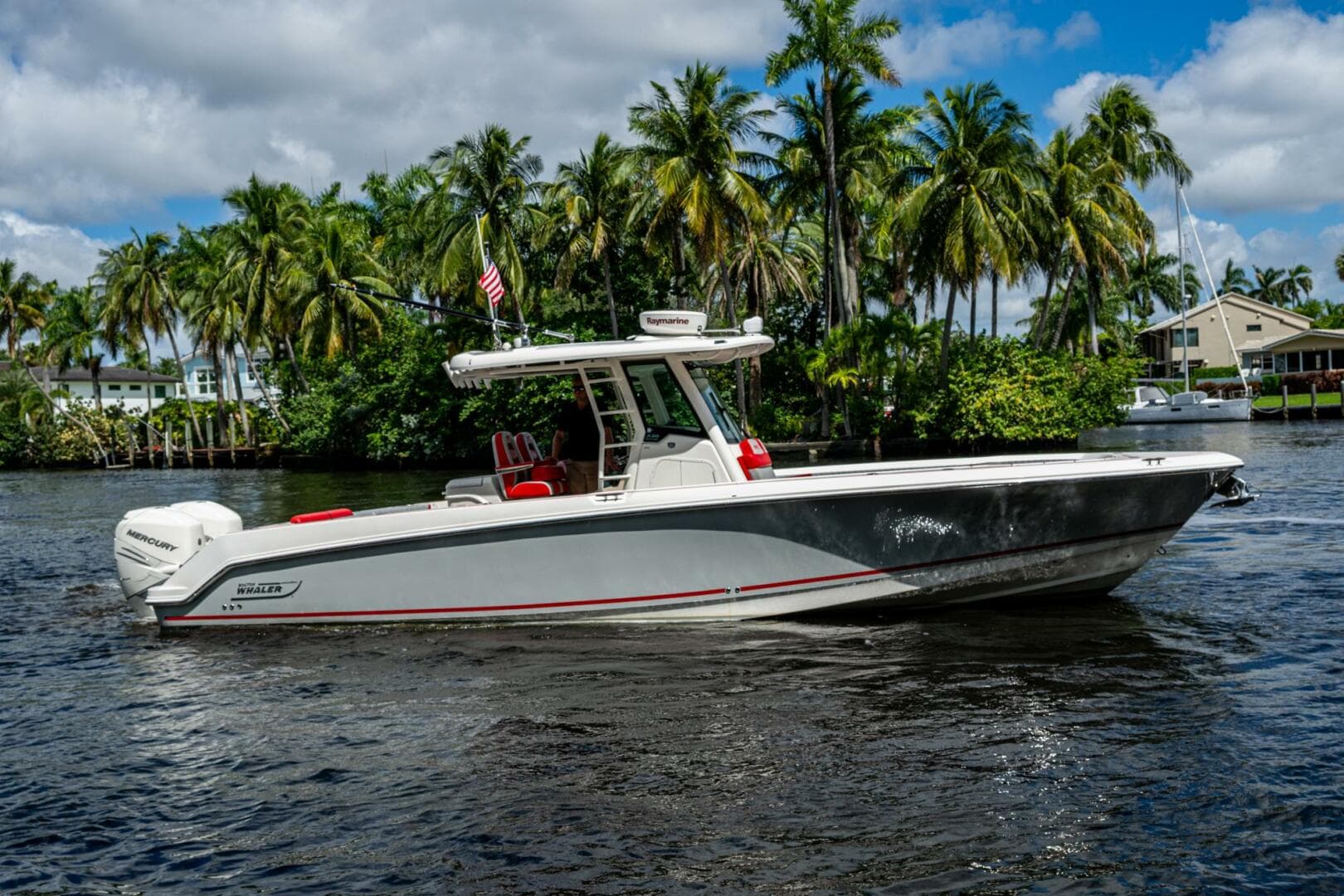 2018 Boston Whaler 330 Outrage