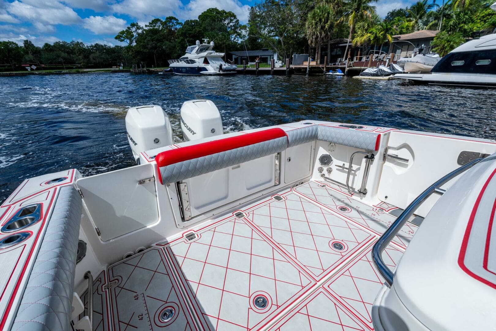 2018 Boston Whaler 330 Outrage