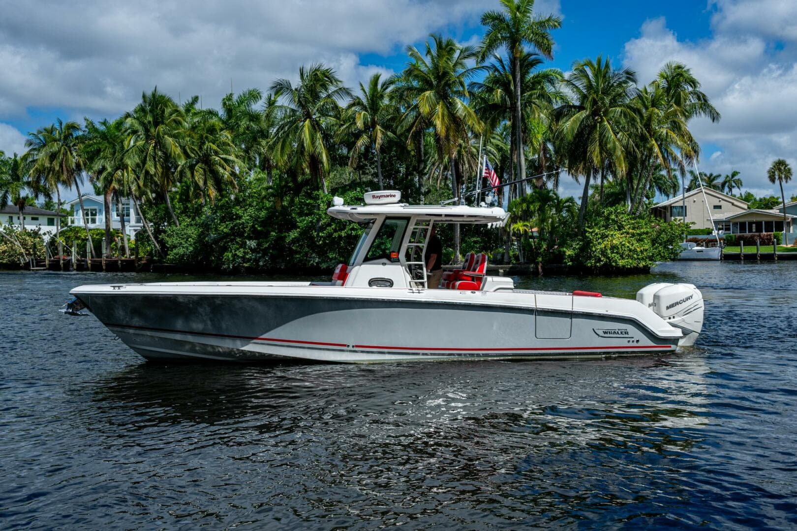 2018 Boston Whaler 330 Outrage