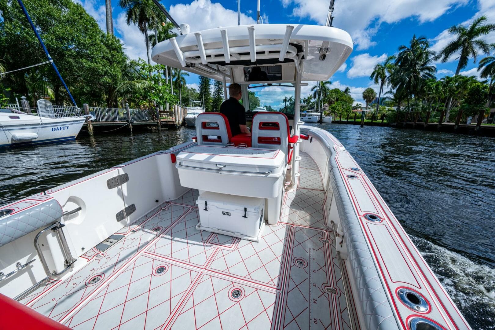 2018 Boston Whaler 330 Outrage