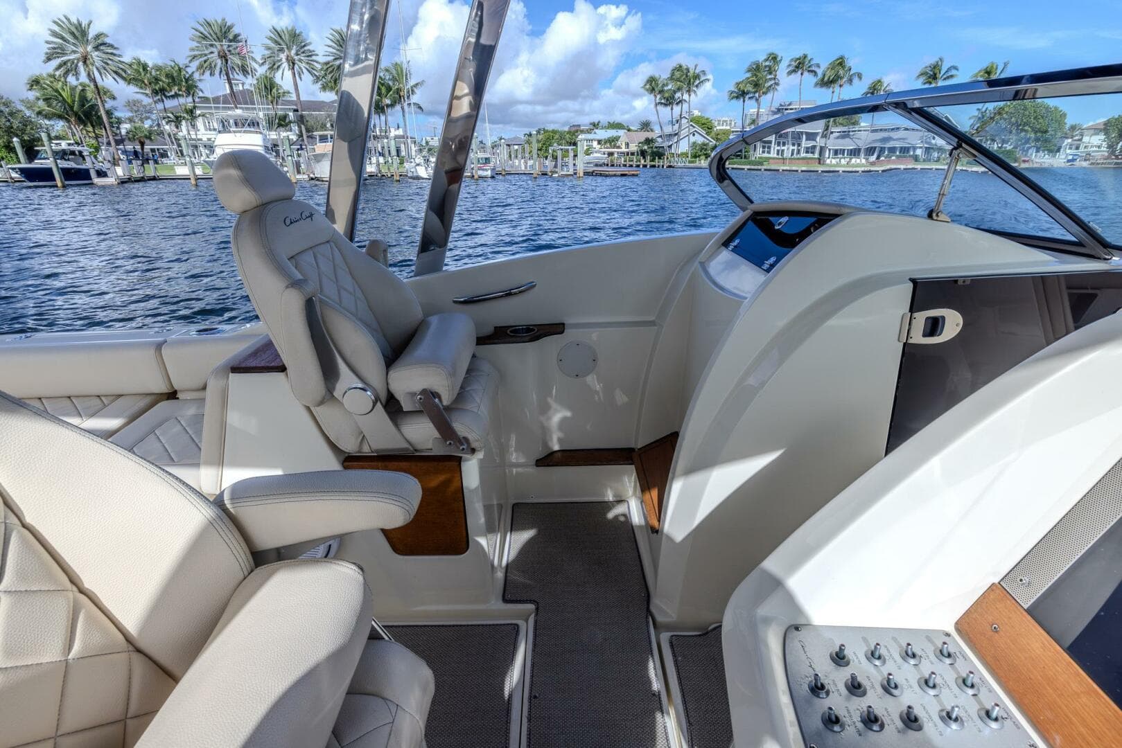2019 Chris-Craft 30 Calypso