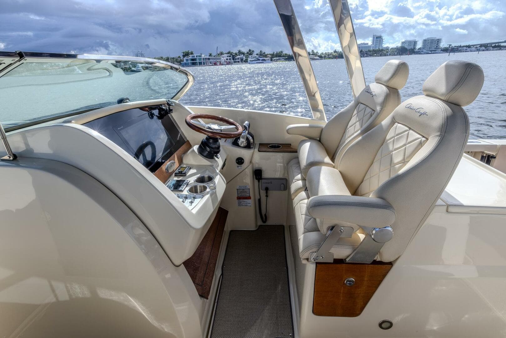 2019 Chris-Craft 30 Calypso