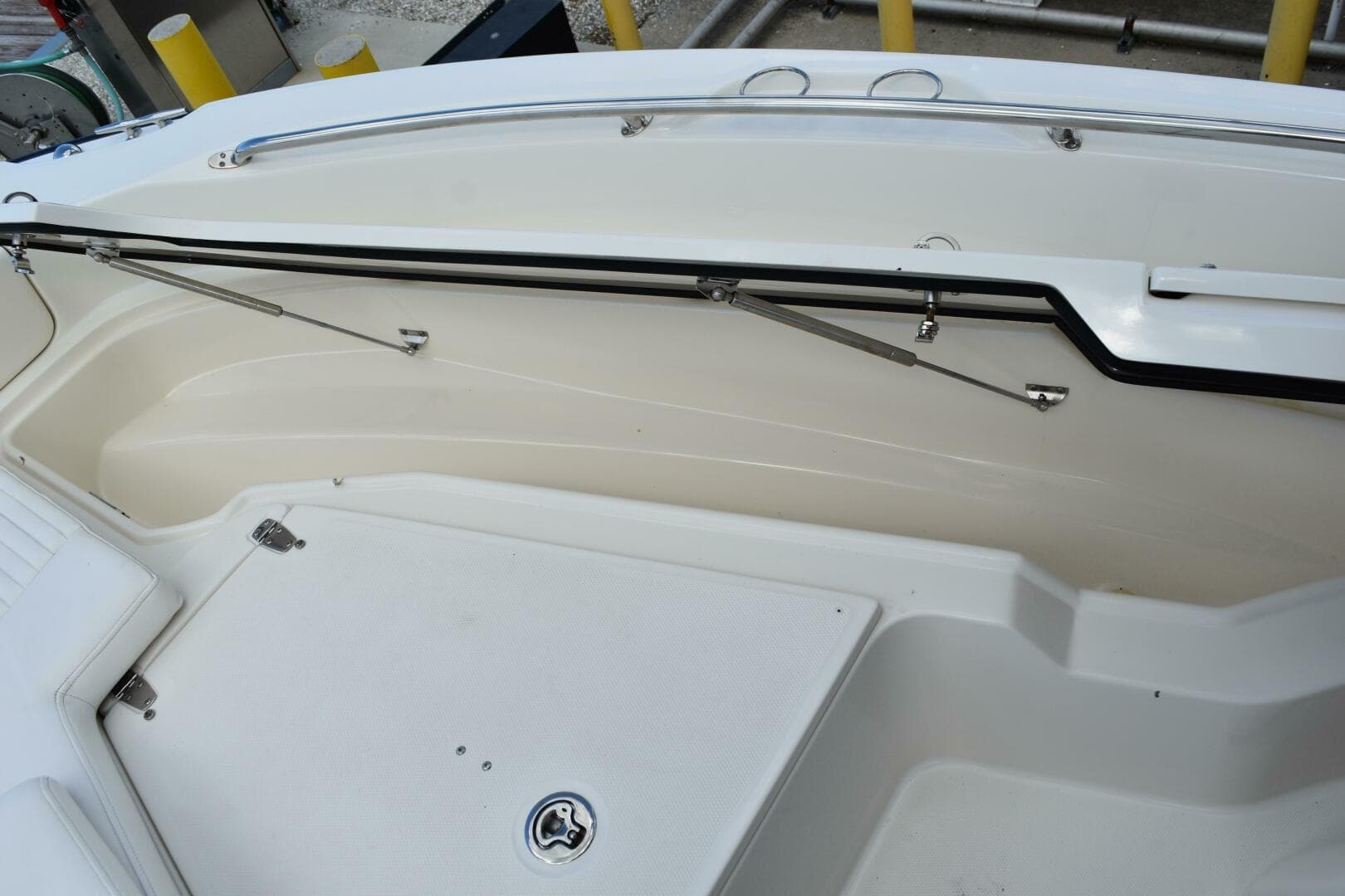 2010 Boston Whaler 230 Dauntless