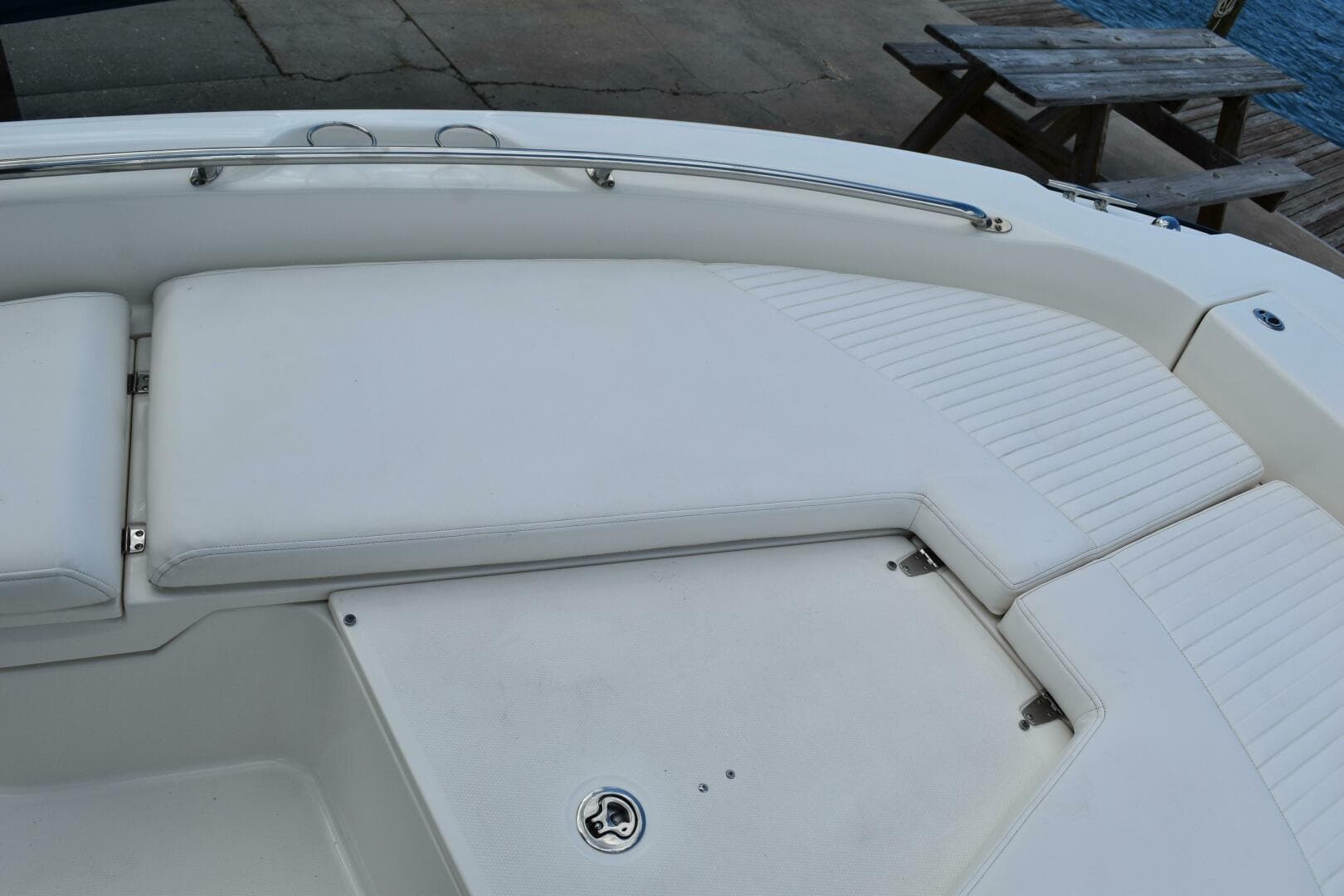 2010 Boston Whaler 230 Dauntless