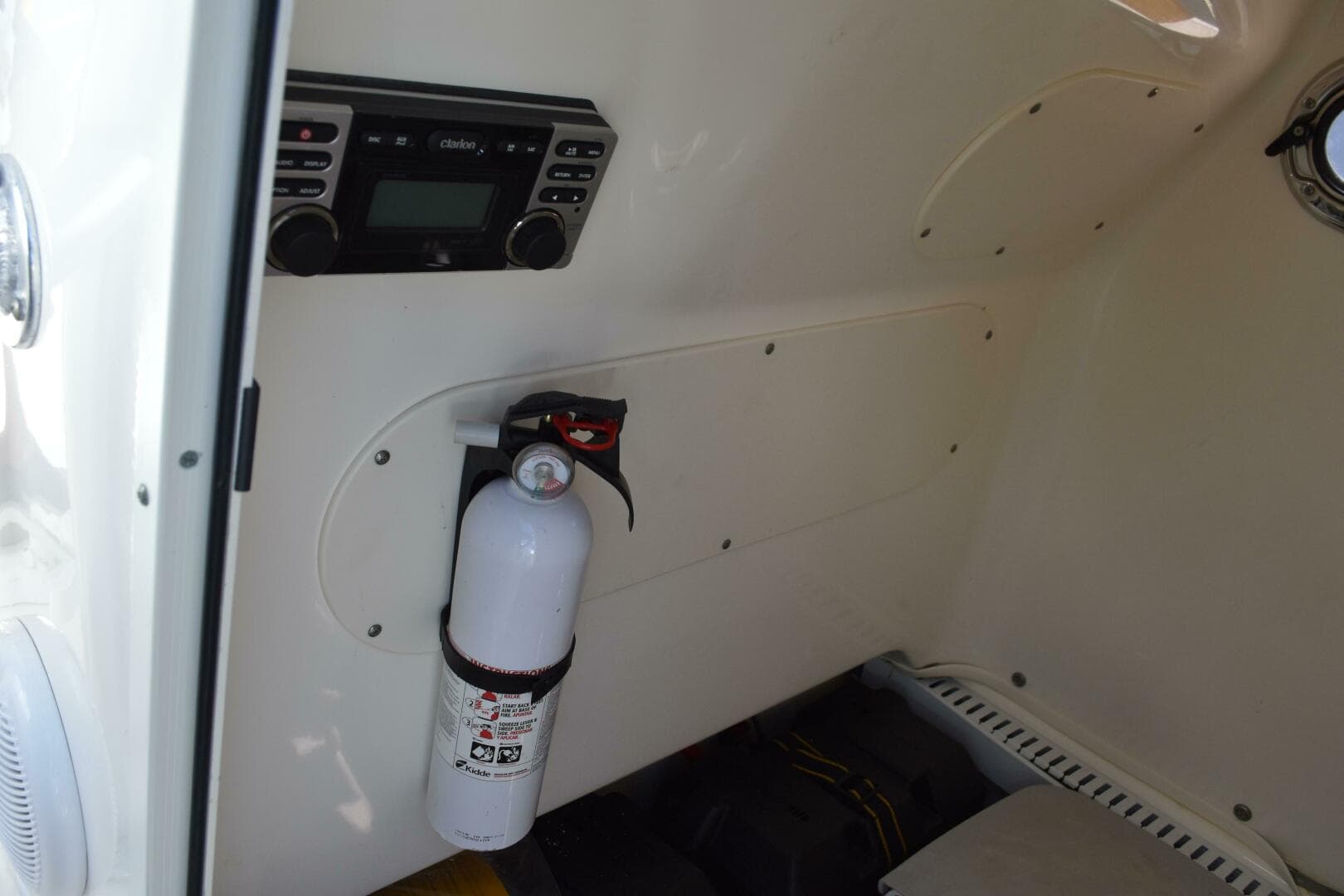 2010 Boston Whaler 230 Dauntless