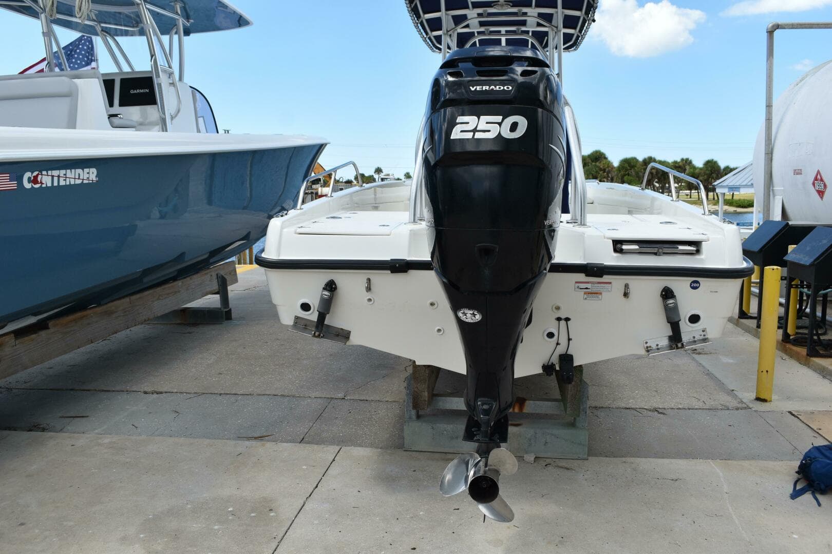 2010 Boston Whaler 230 Dauntless