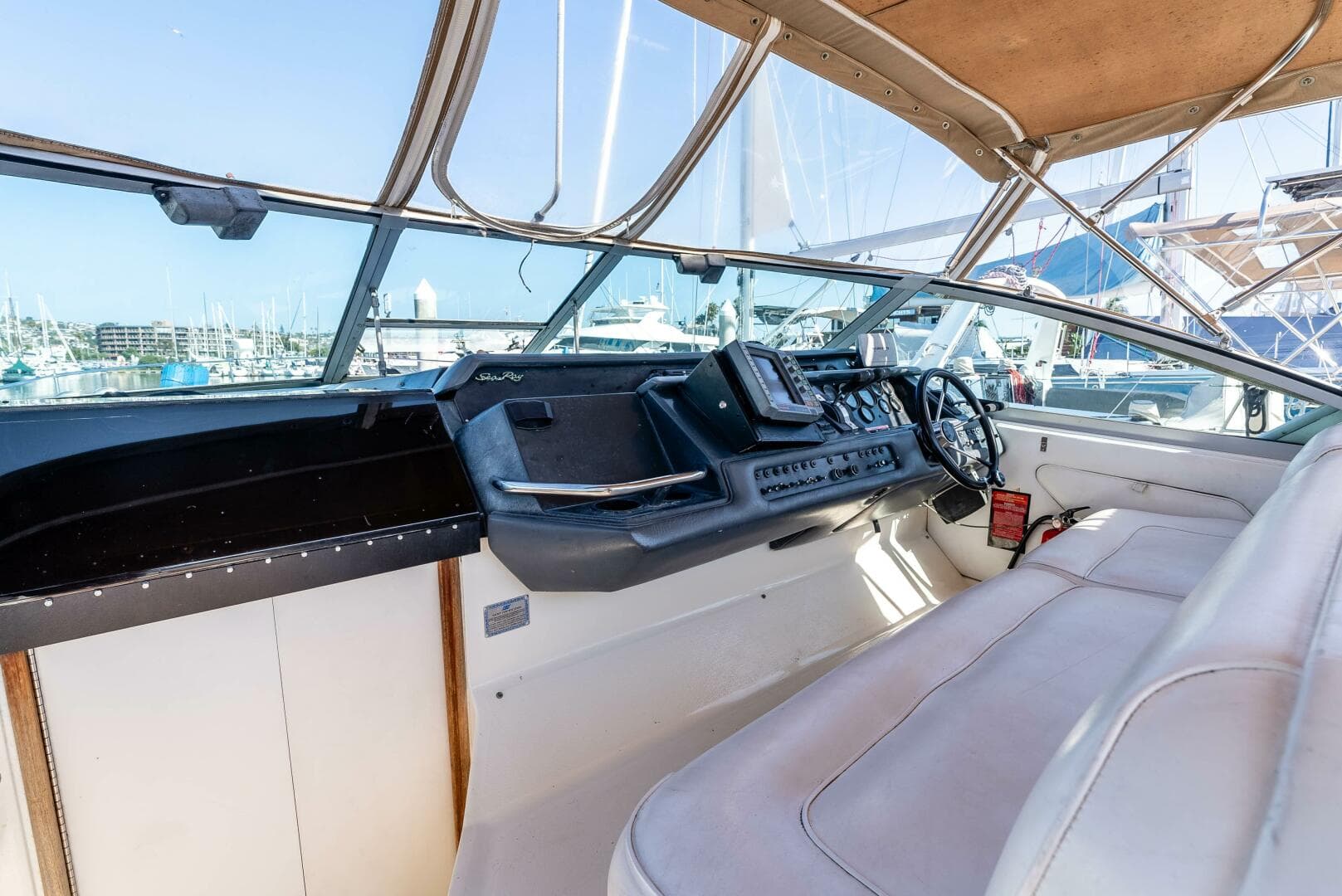 1991 Sea Ray 330 Sundancer