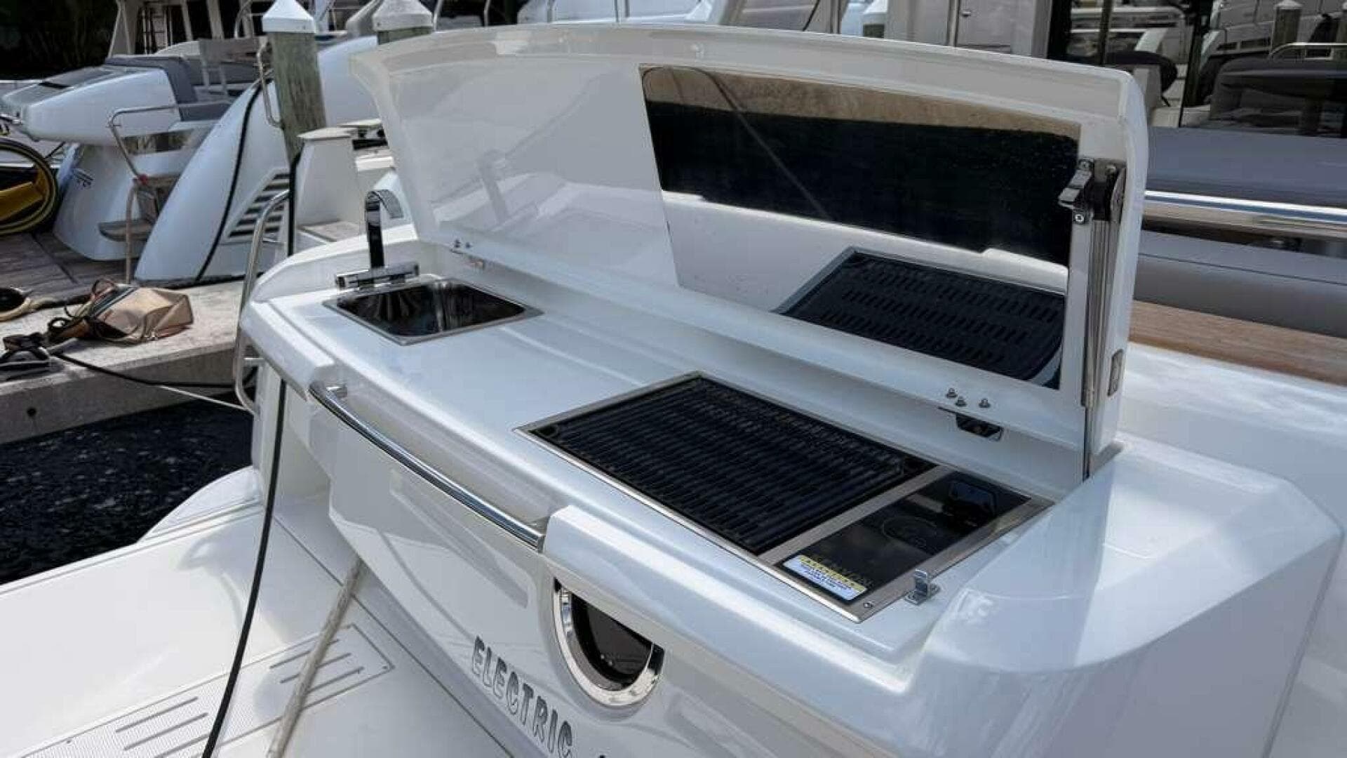 2024 Greenline 48 Fly Hybrid