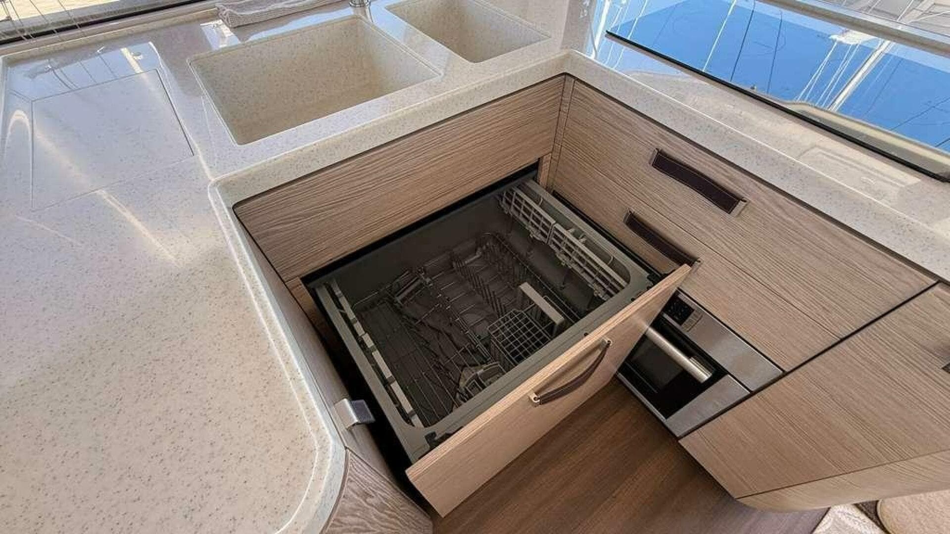 2024 Greenline 48 Fly Hybrid