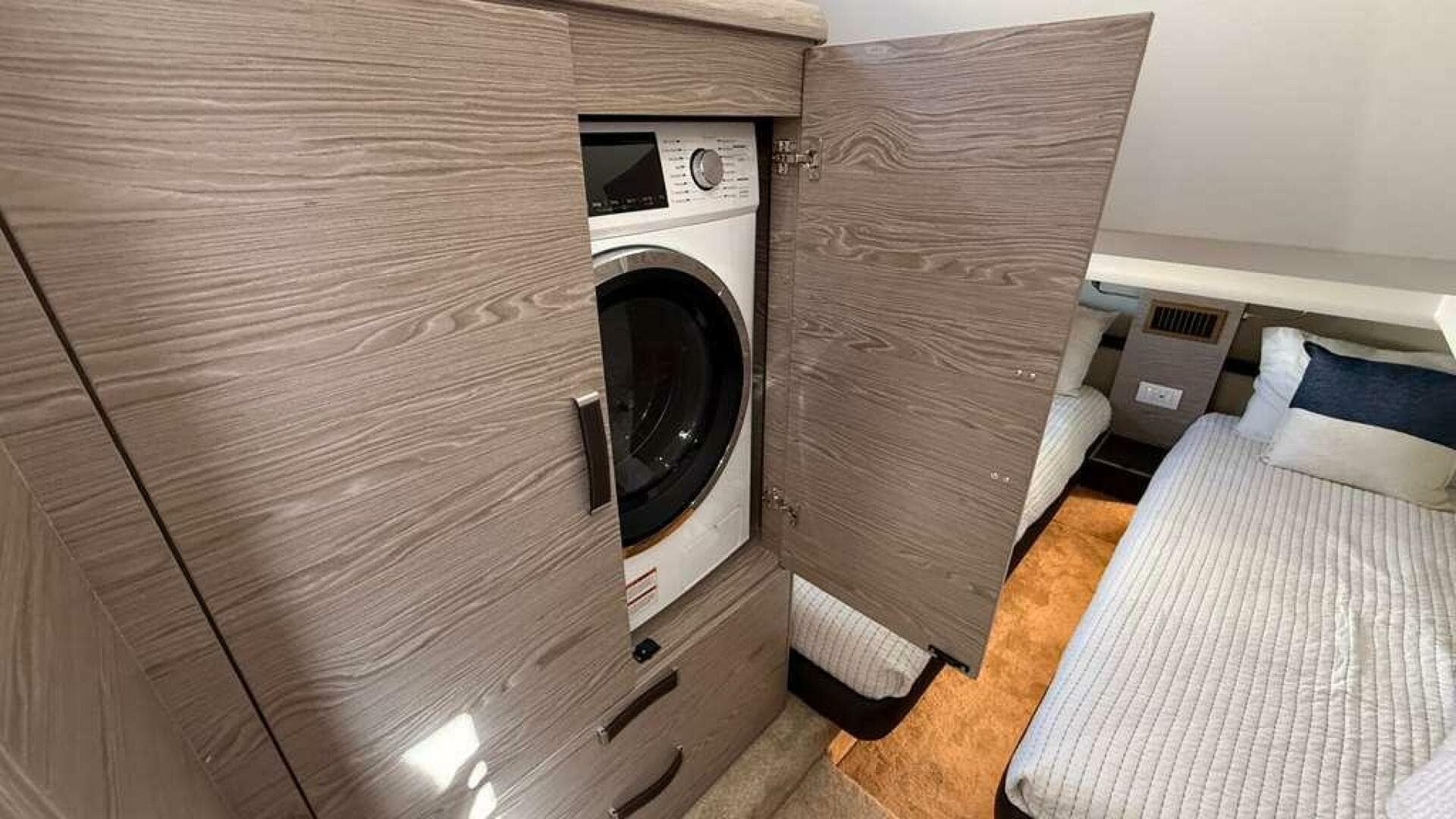 2024 Greenline 48 Fly Hybrid