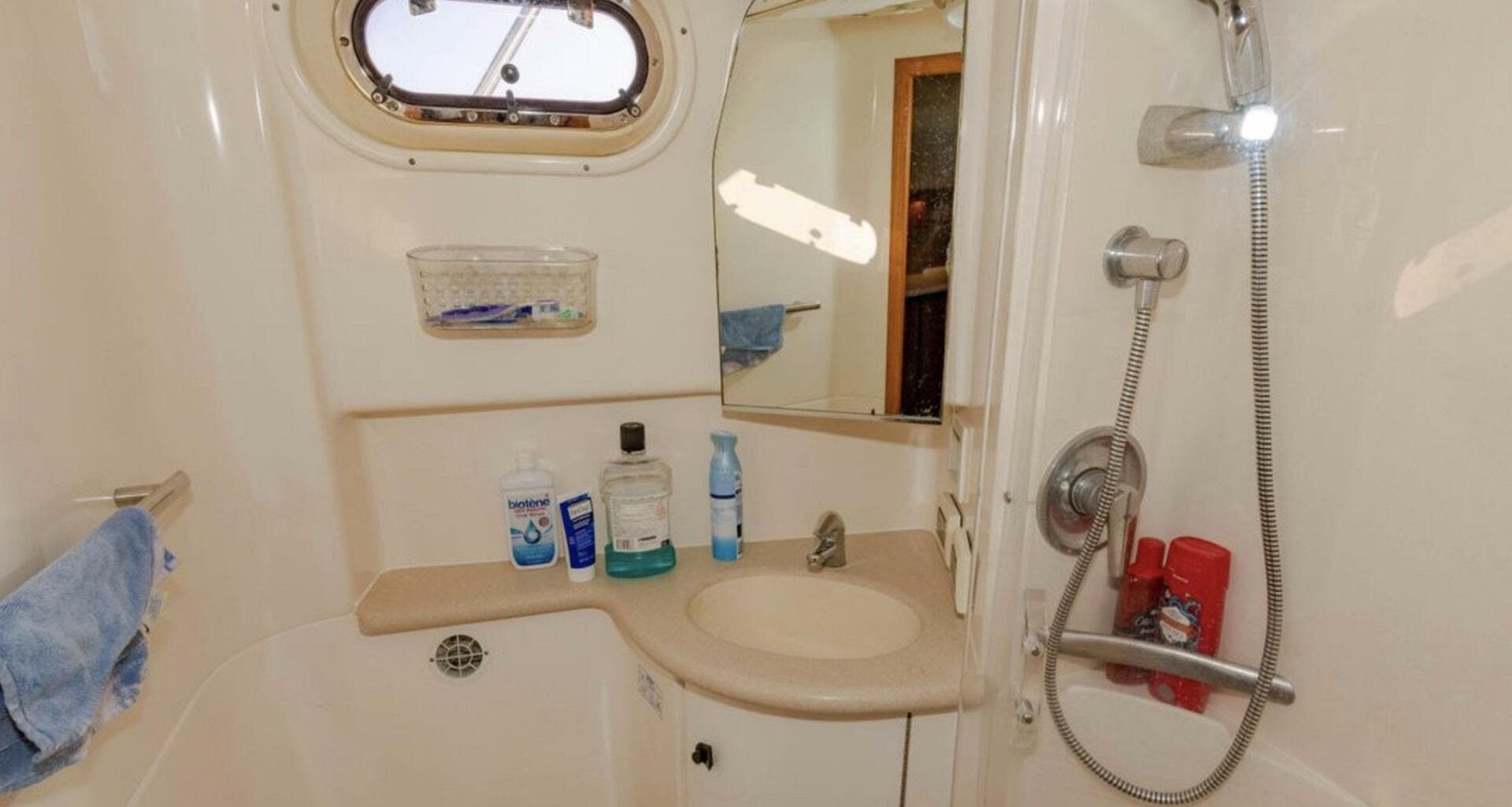 2004 Pursuit 3800 Express