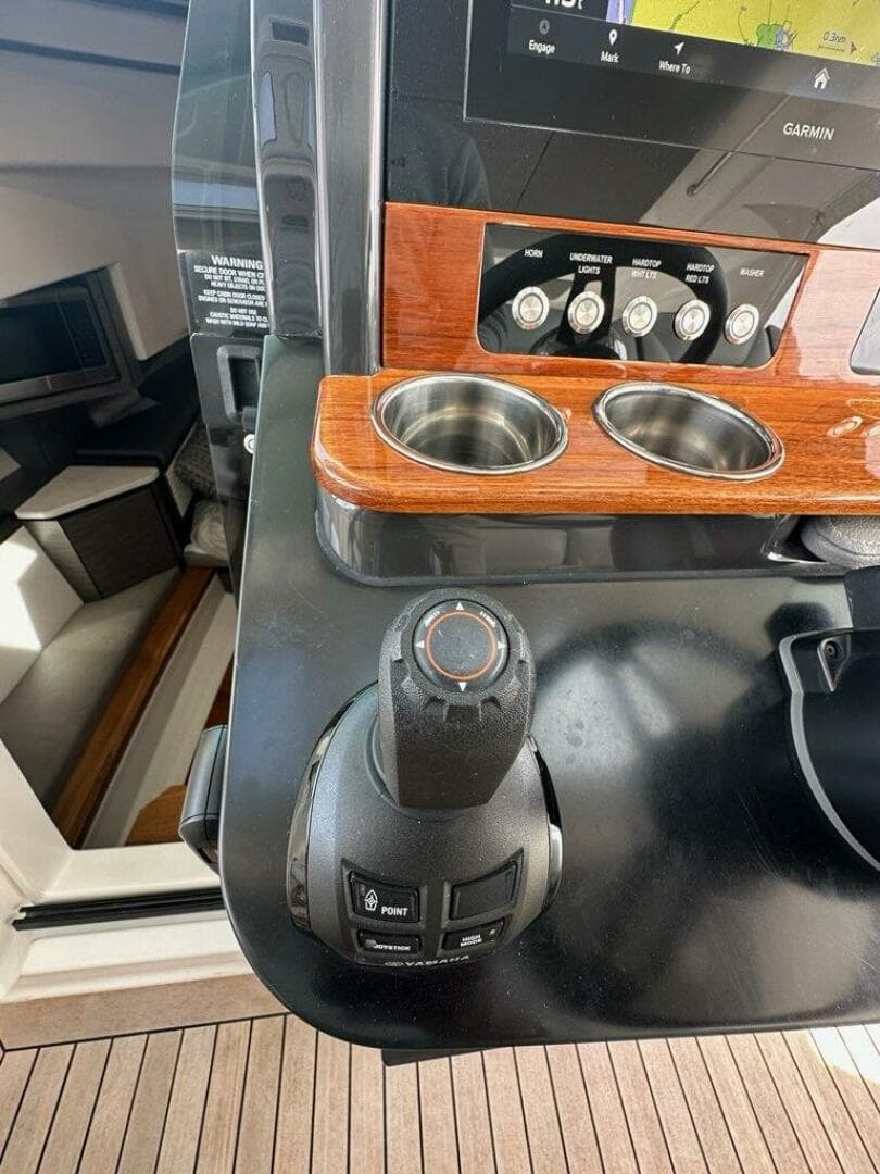 2021 Tiara Sport 43 LS