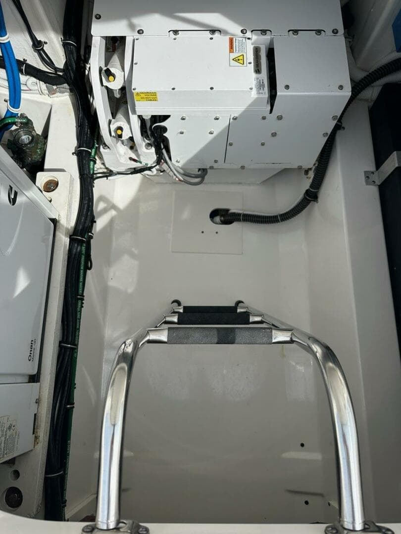 2021 Tiara Sport 43 LS