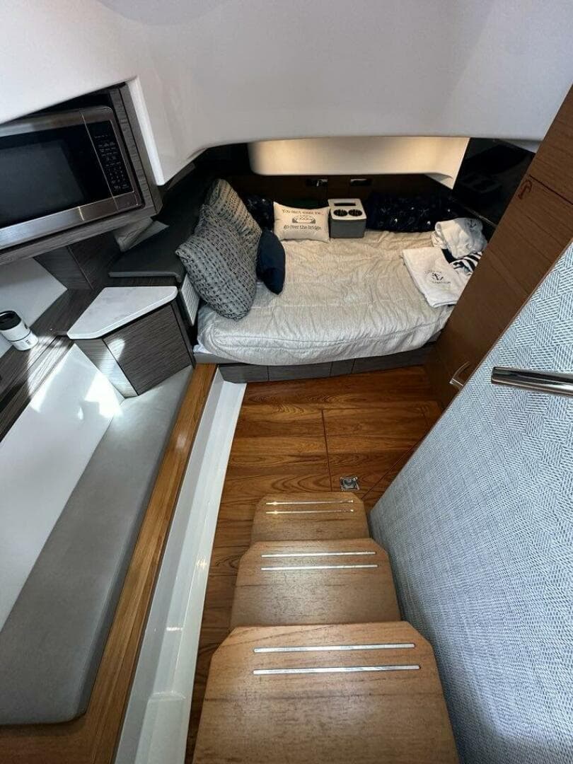 2021 Tiara Sport 43 LS