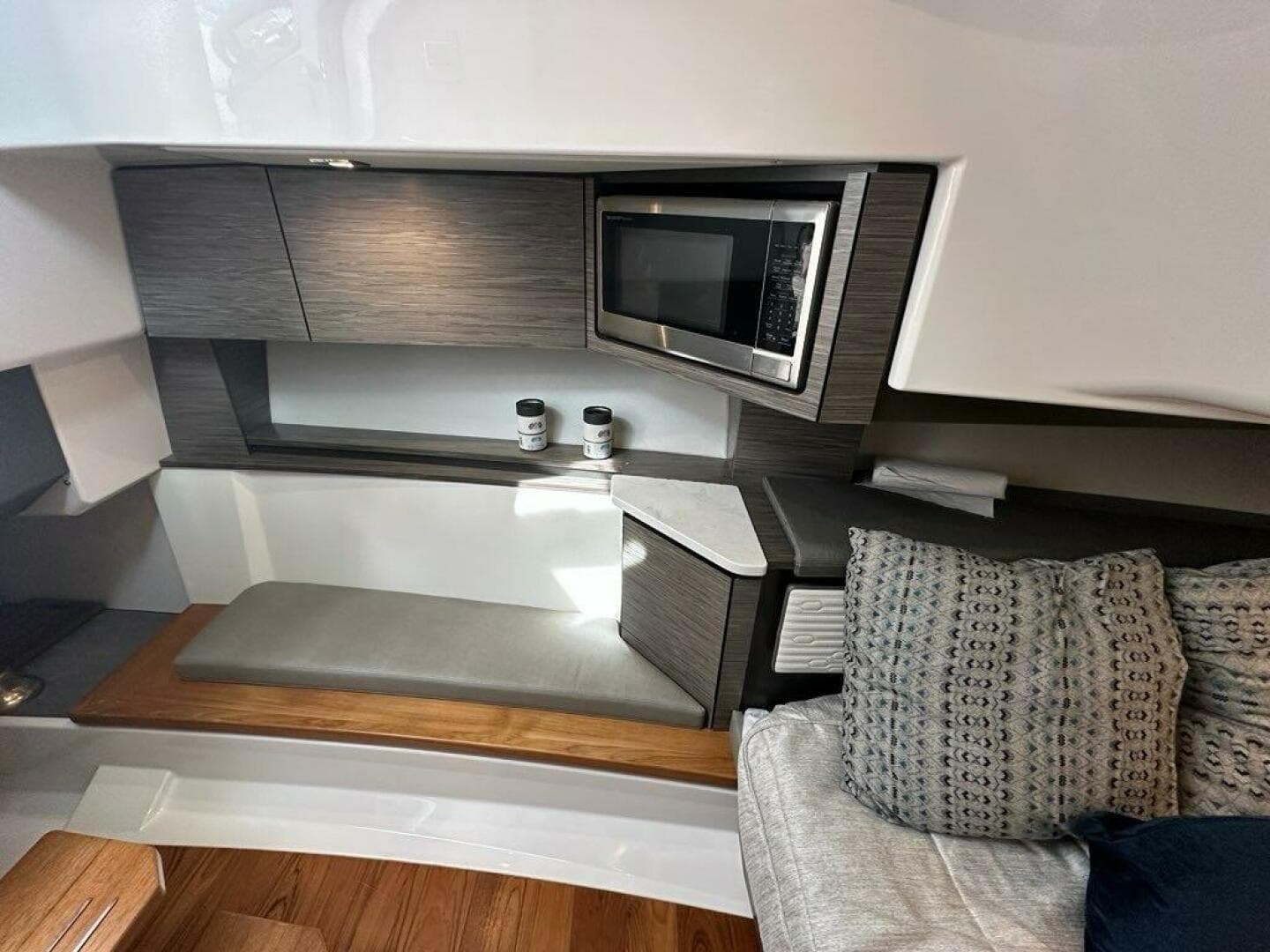 2021 Tiara Sport 43 LS