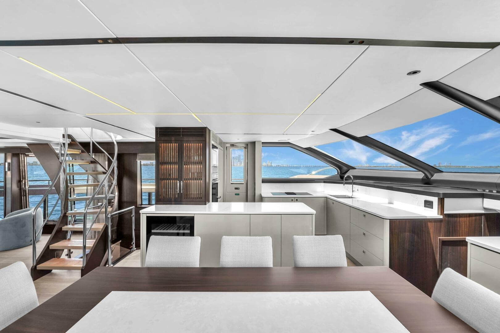 2024 Sunseeker Ocean 90 Enclosed / Ocean 182