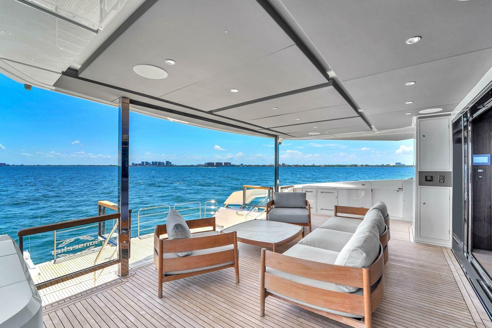 2024 Sunseeker Ocean 90 Enclosed / Ocean 182