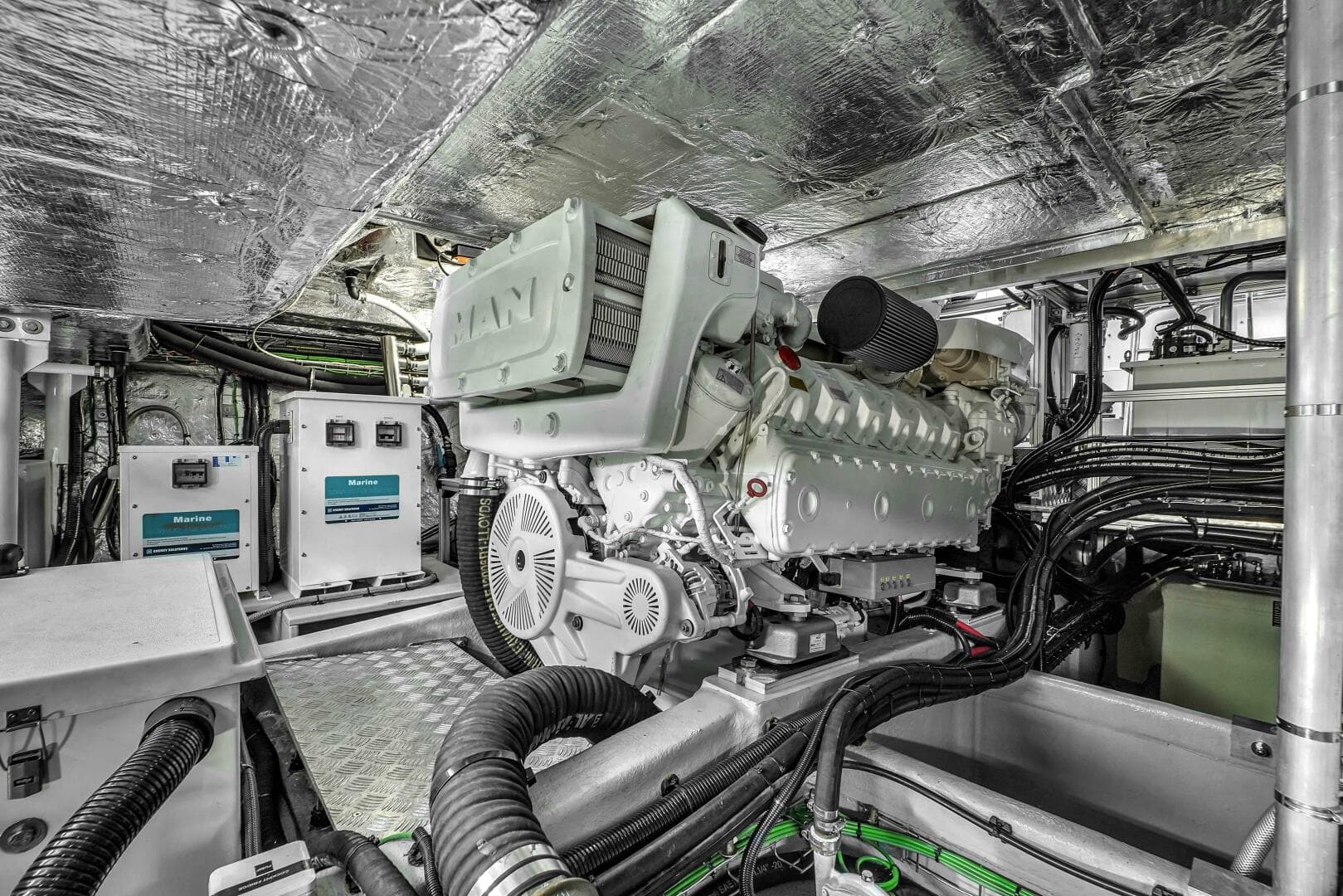 2024 Sunseeker Ocean 90 Enclosed / Ocean 182