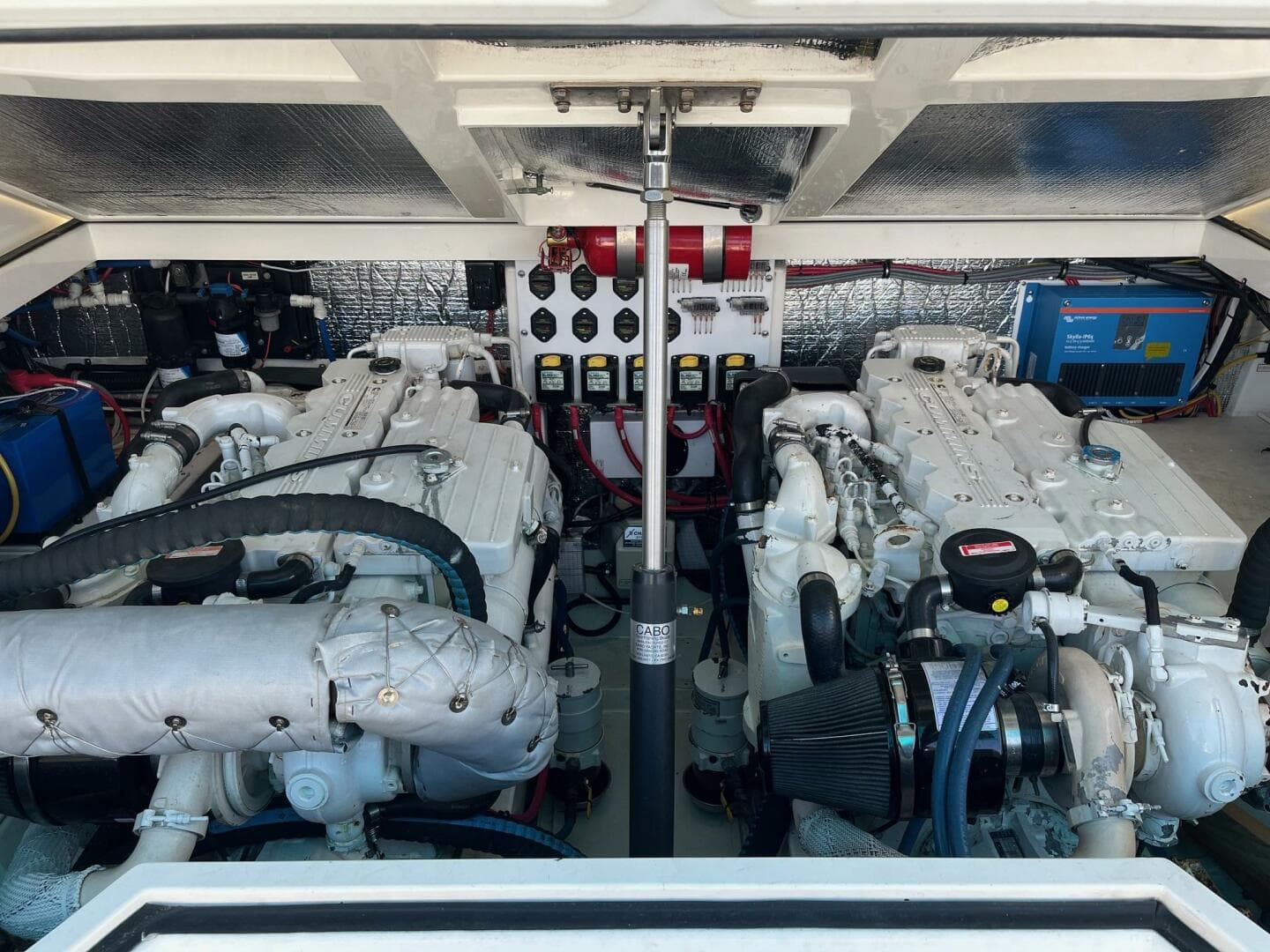 2000 Cabo 31 Express