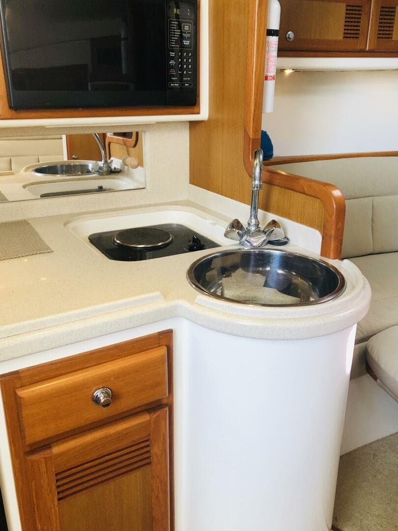 2000 Cabo 31 Express