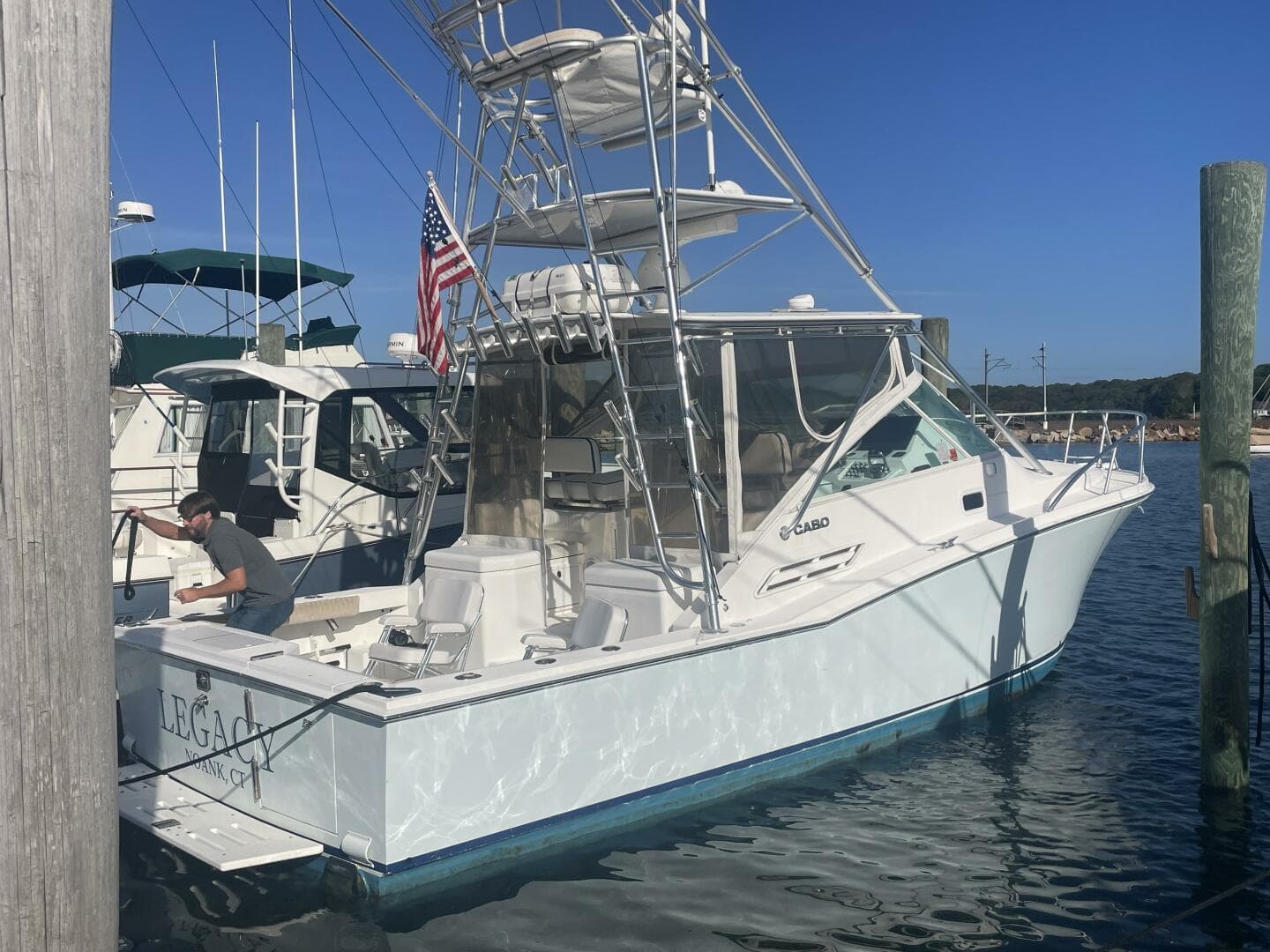 2000 Cabo 31 Express