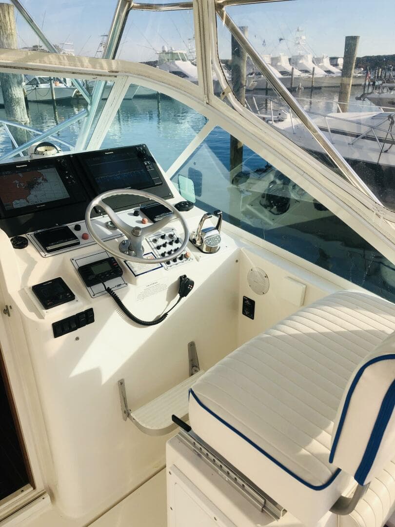 2000 Cabo 31 Express