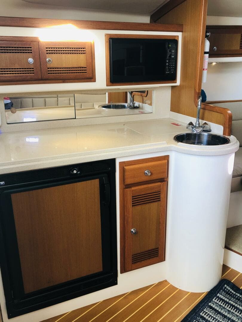 2000 Cabo 31 Express