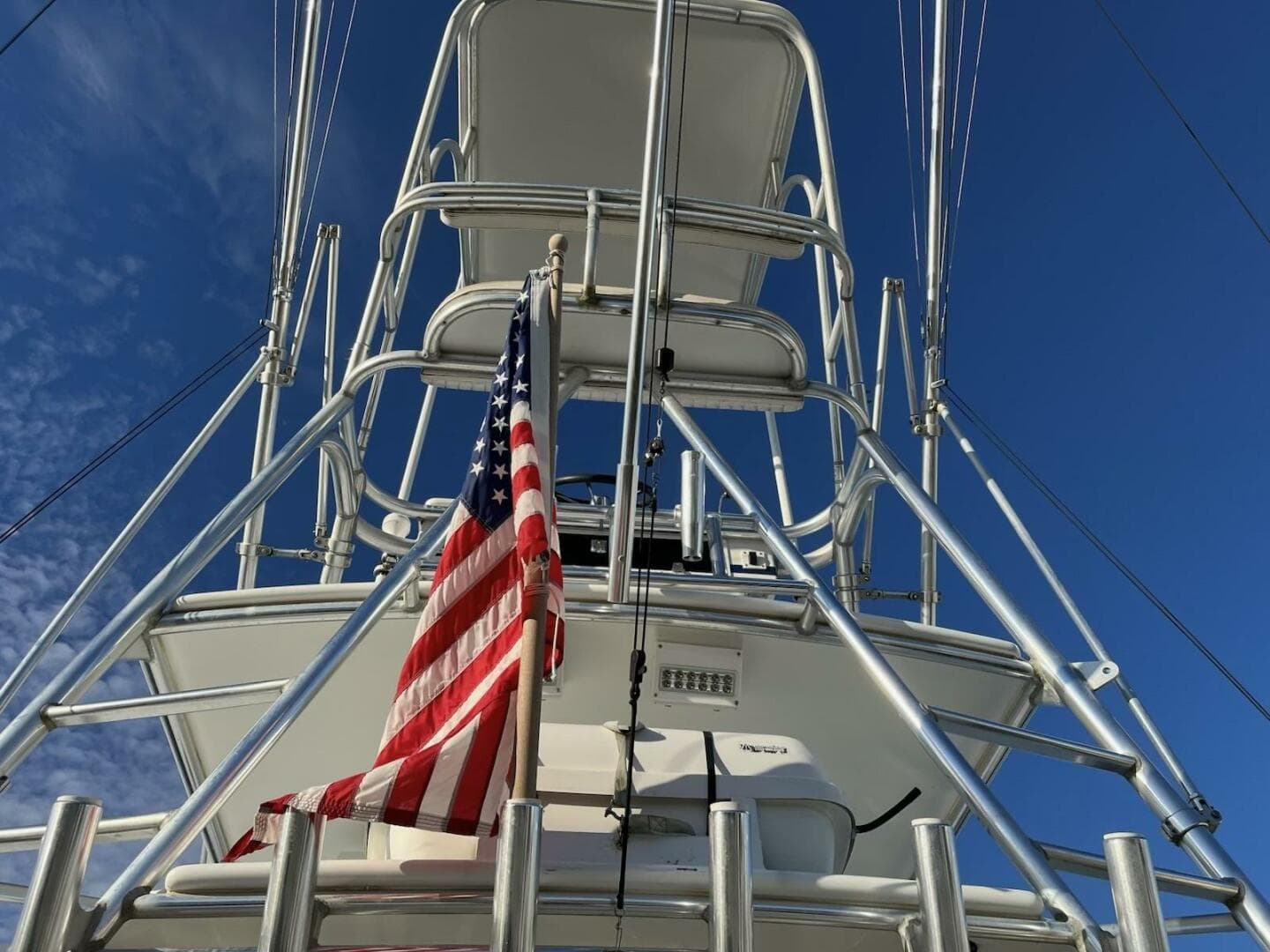 2000 Cabo 31 Express