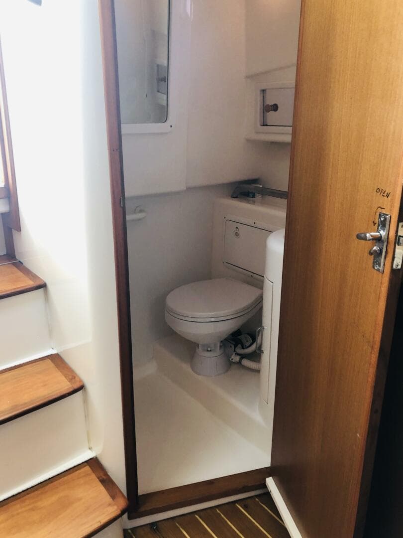 2000 Cabo 31 Express