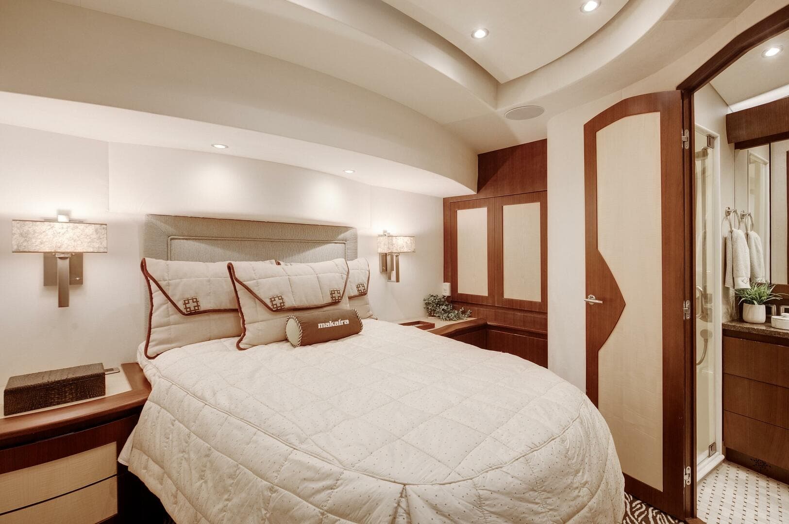 2015 Ocean Yachts 64 Convertible